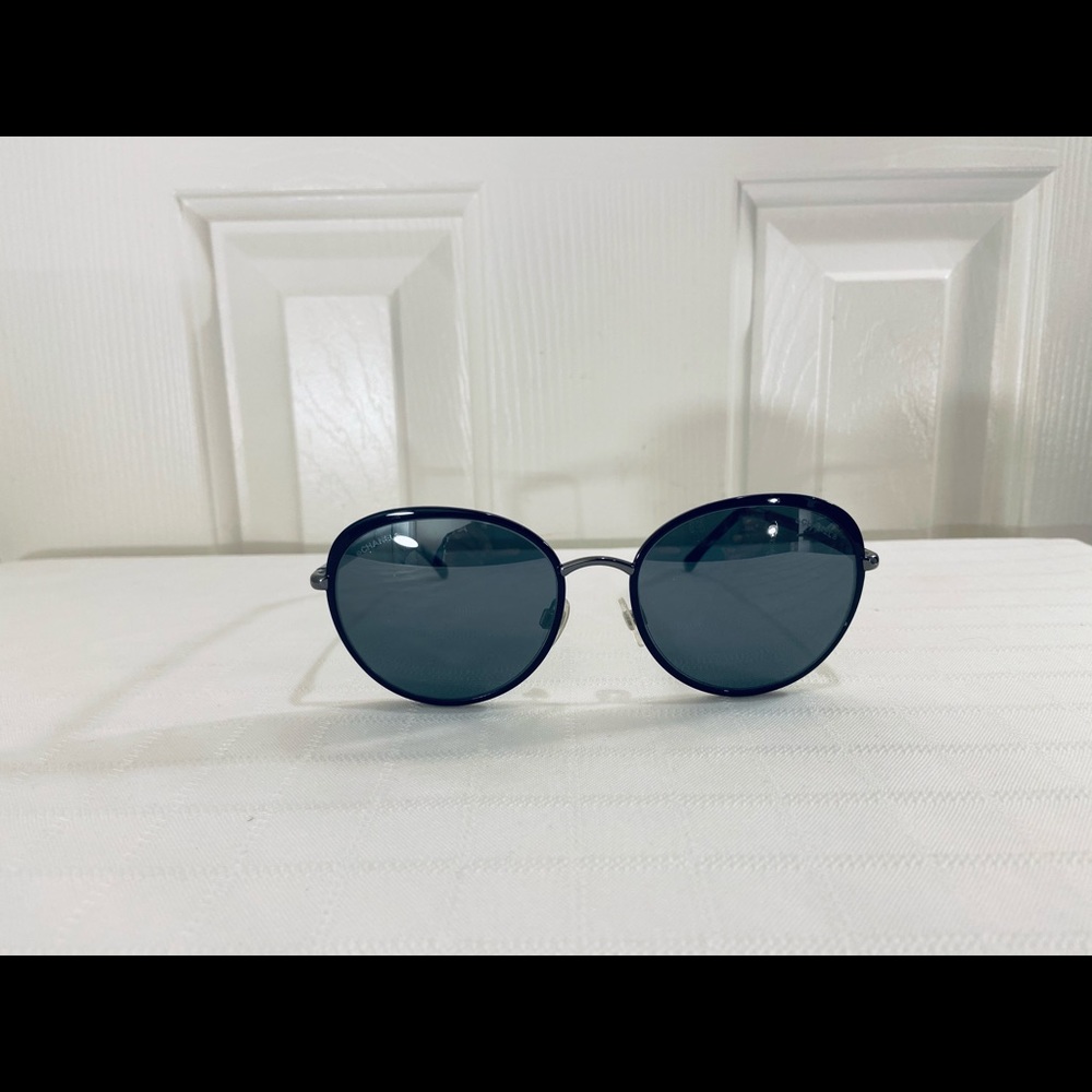 🖤$550. CHANEL Black Rounded Classic! Never out of style? A true Celeb Favorite! - Picture 6 of 14